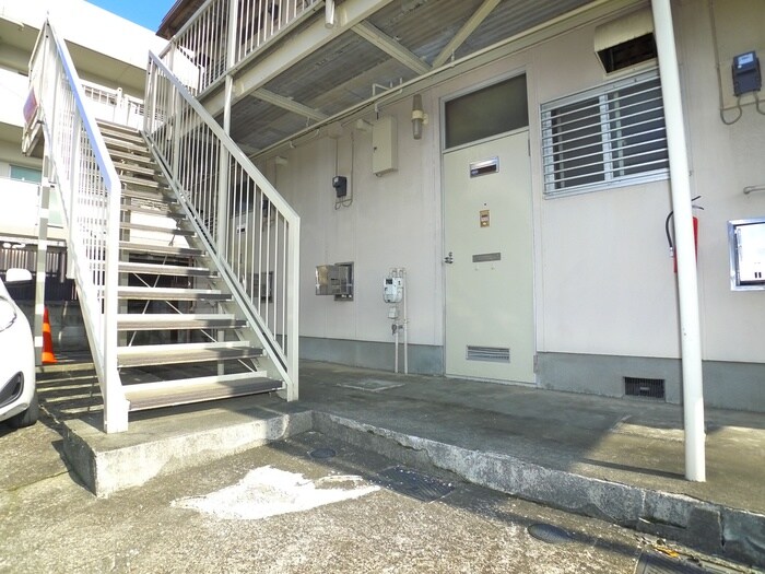 物件外観写真2　(エントランス部分)