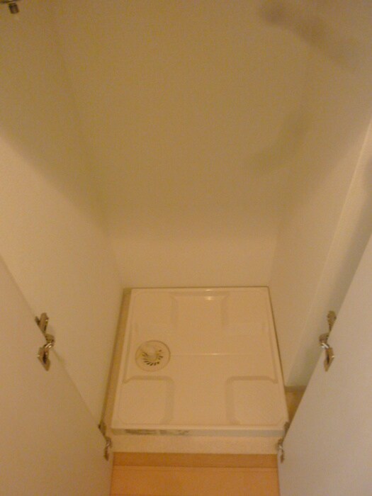 物件内観写真16　(洗濯機置場)