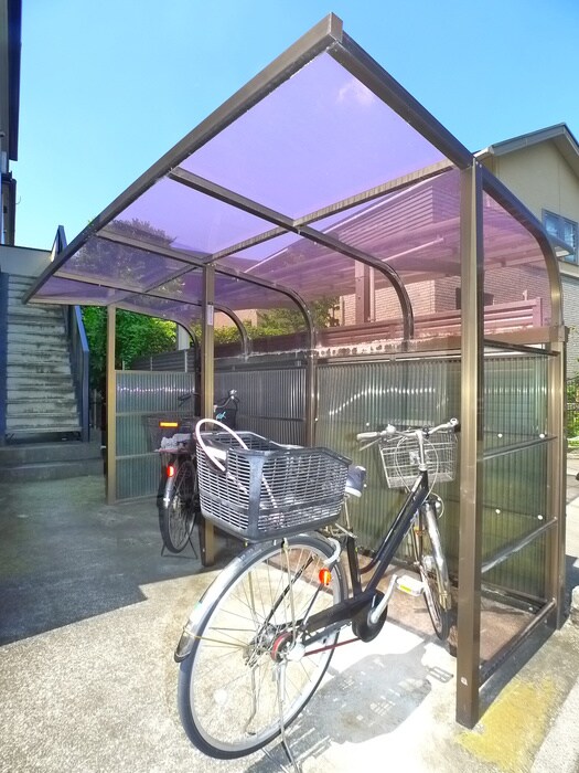 物件外観写真5　(駐輪場)