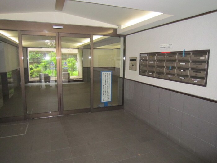 物件外観写真3　(エントランス部分)