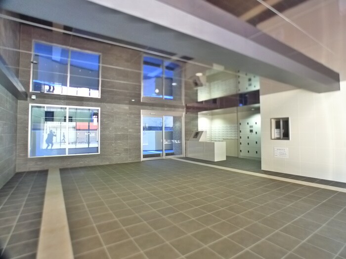 物件外観写真4　(エントランス部分)