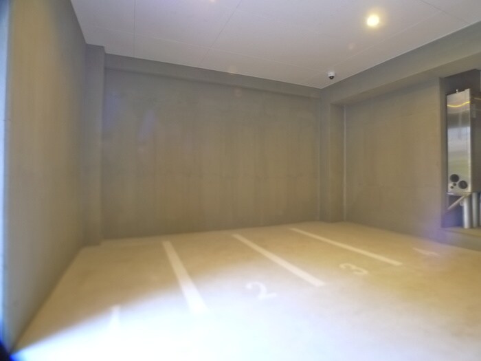 物件外観写真6　(バイク置き場)