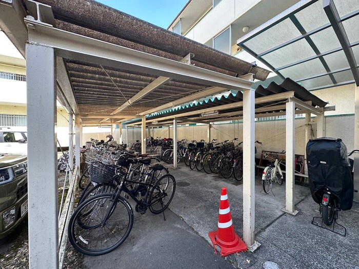 物件外観写真5　(駐輪場)