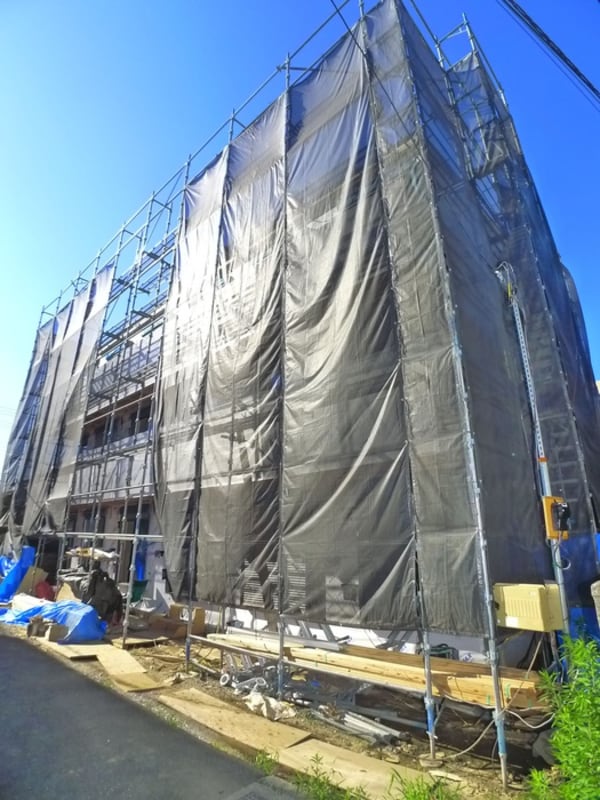 建築中