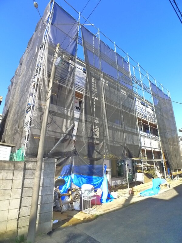 建築中