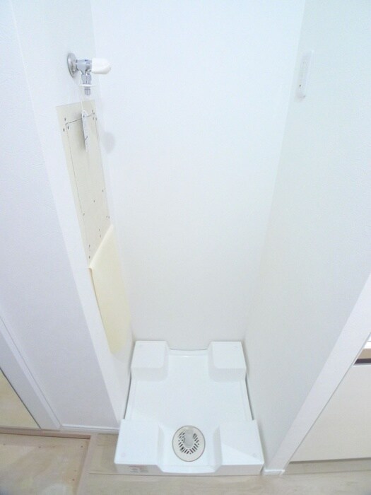 物件内観写真14　(洗濯機置場)