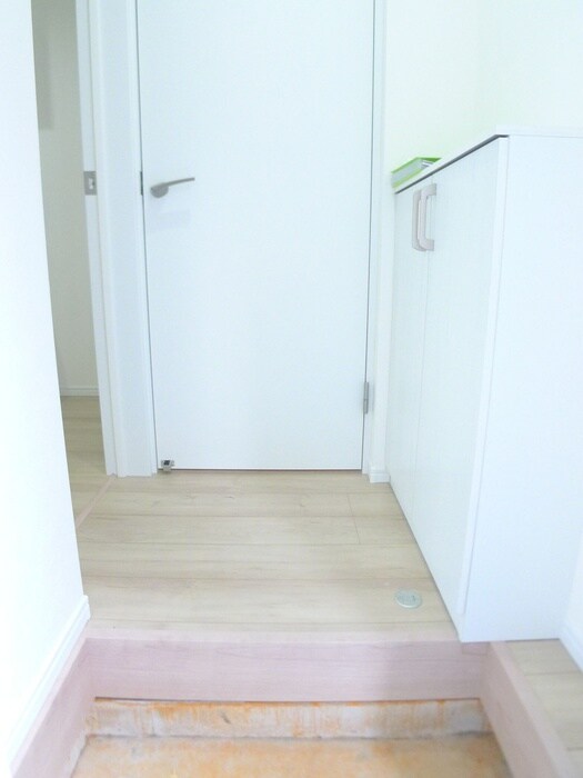 物件内観写真16　(玄関)