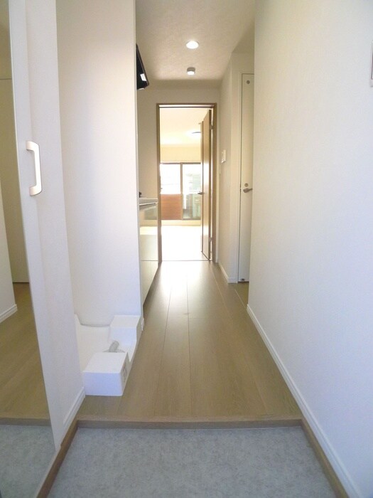 物件内観写真16　(玄関)