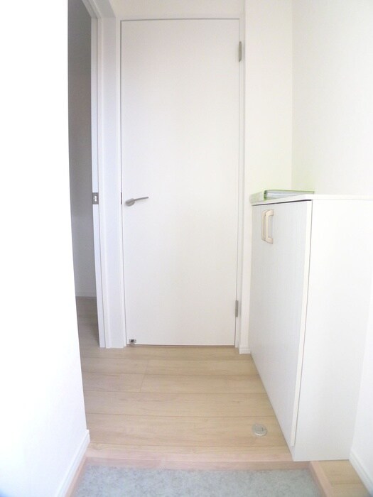 物件内観写真16　(玄関)