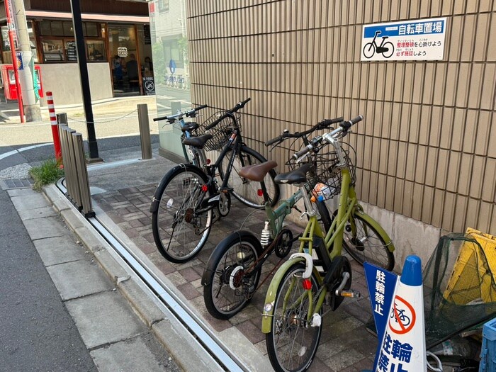 物件外観写真4　(駐輪場)