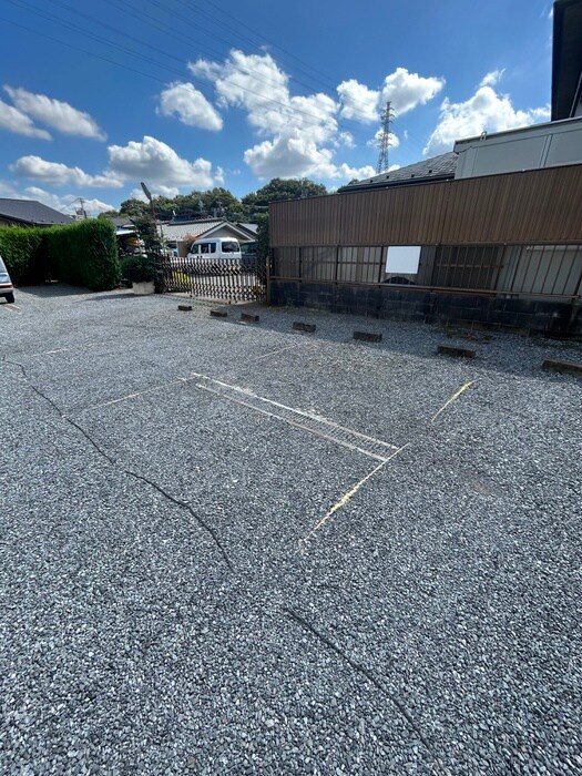物件外観写真2　(駐車場)