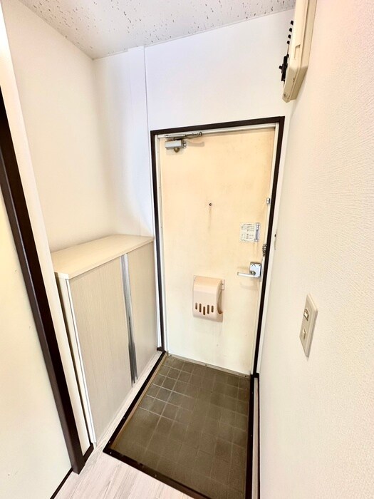 物件内観写真10　(玄関)