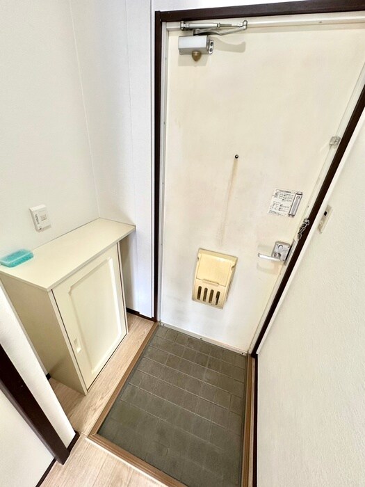 物件内観写真11　(玄関)