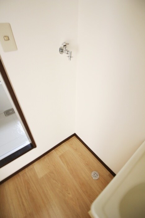 物件内観写真14　(洗濯機置場)