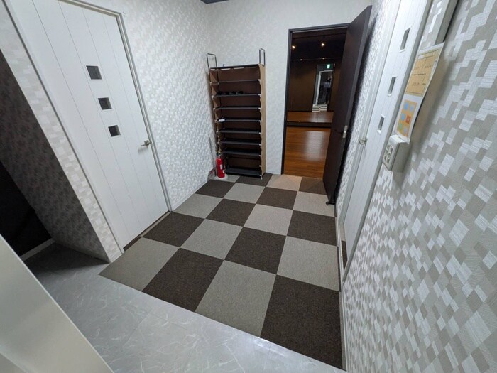 物件内観写真13　(玄関)