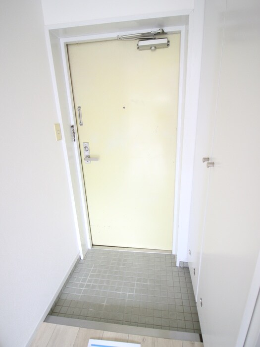 物件内観写真12　(玄関)