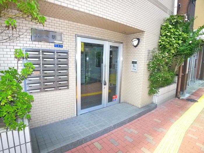 物件外観写真2　(エントランス部分)