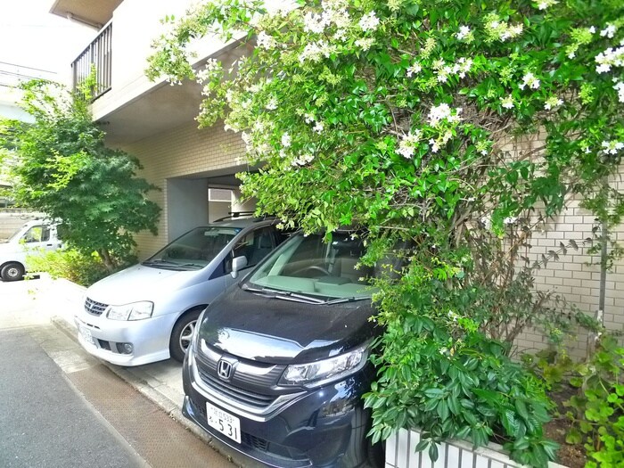 物件外観写真3　(駐車場)