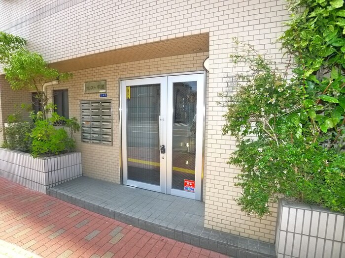 物件外観写真5　(エントランス部分)