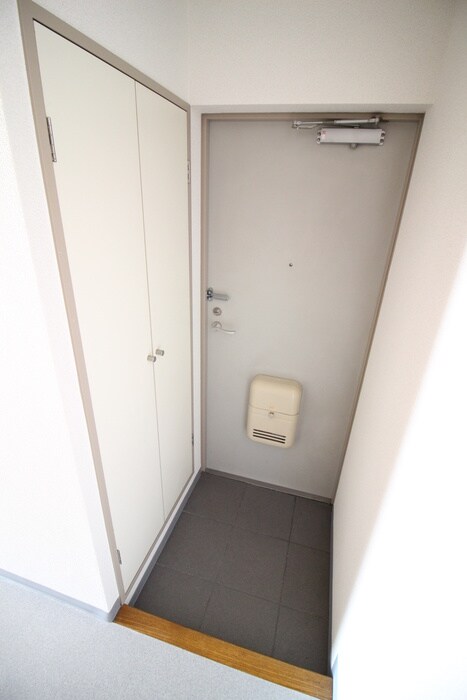 物件内観写真11　(玄関)