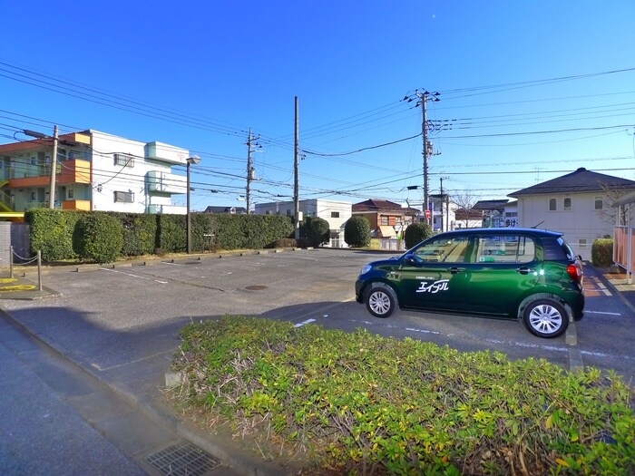 物件外観写真2　(駐車場)