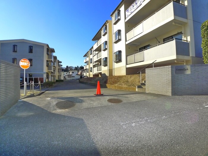 物件外観写真4　(エントランス部分)