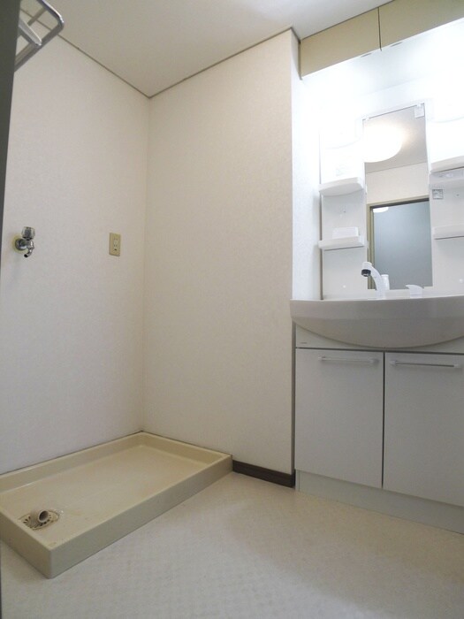 物件内観写真12　(洗濯機置場)