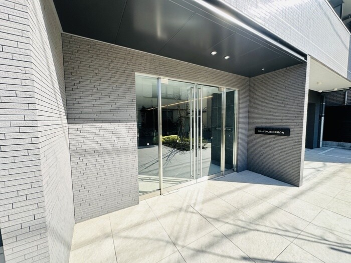 物件外観写真2　(エントランス部分)