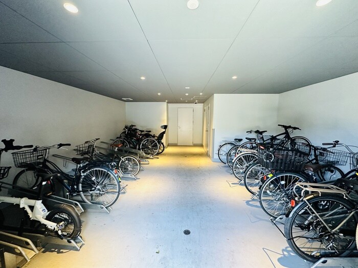 物件外観写真5　(駐輪場)