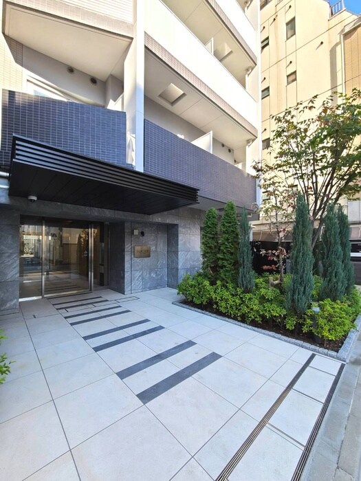 物件外観写真4　(エントランス部分)