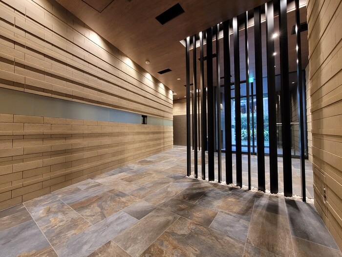 物件外観写真2　(エントランス部分)