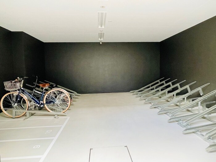 物件外観写真4　(駐輪場)