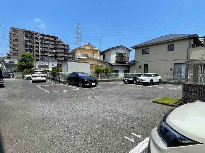 物件外観写真2　(駐車場)