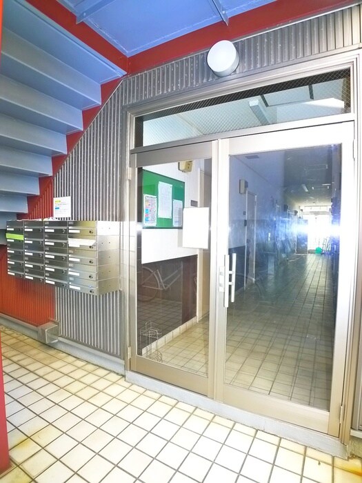物件外観写真5　(エントランス部分)