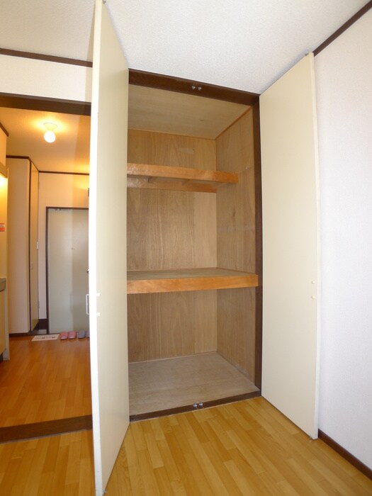 物件内観写真12　(収納)