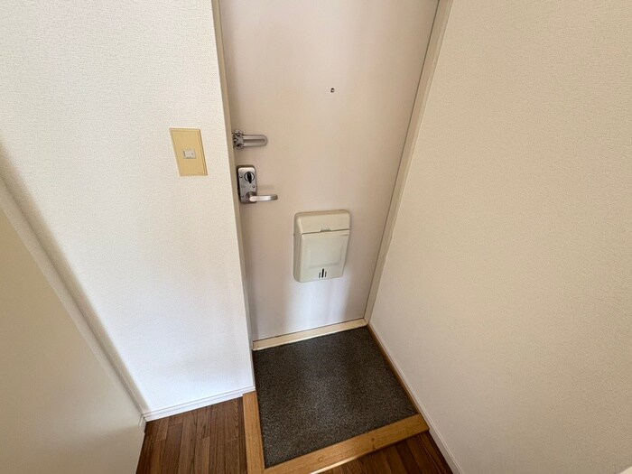 物件内観写真14　(玄関)