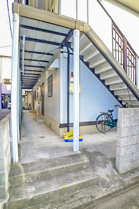 物件外観写真5　(エントランス部分)