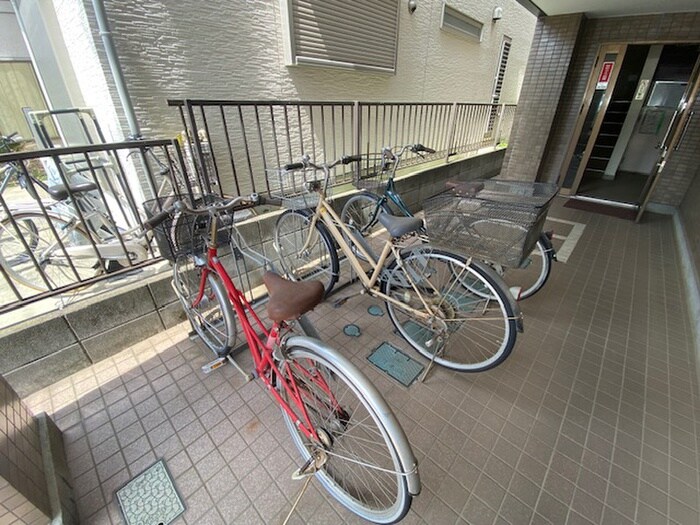 物件外観写真3　(駐輪場)