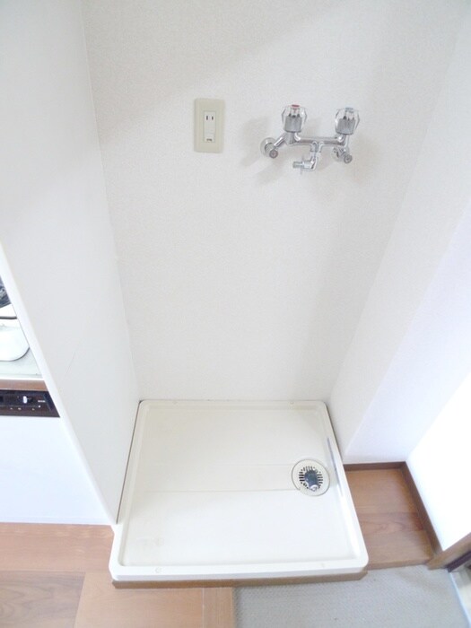 物件内観写真15　(洗濯機置場)