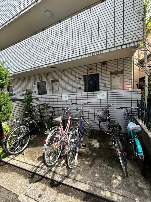 武蔵野ヒルズのバイク置き場