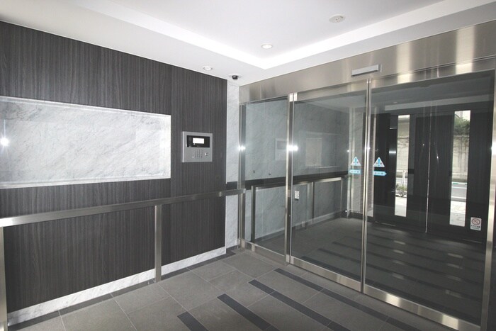 物件外観写真4　(エントランス部分)