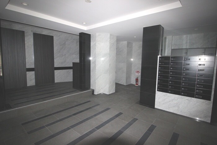 物件外観写真5　(エントランス部分)