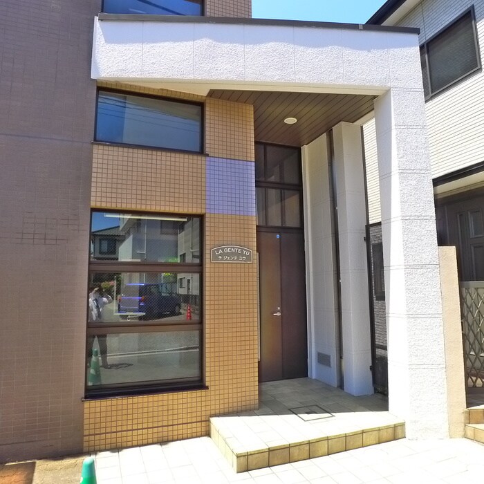 物件外観写真3　(エントランス部分)