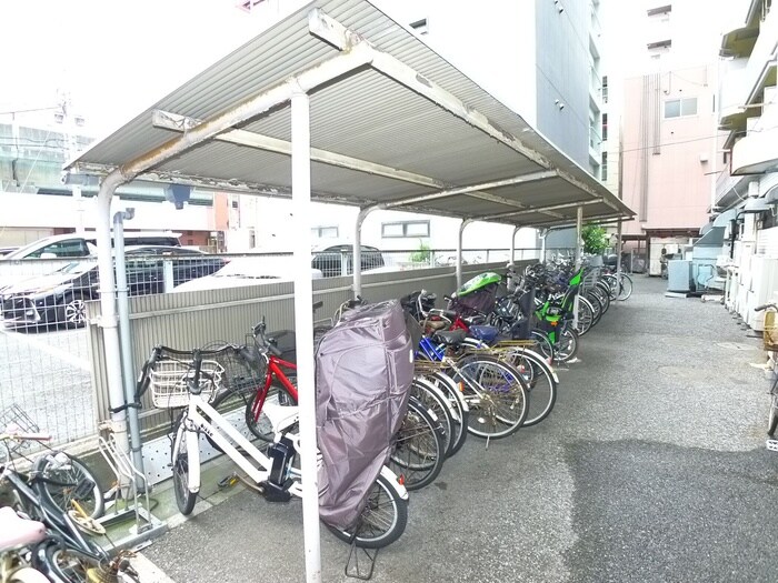 物件外観写真3　(駐輪場)
