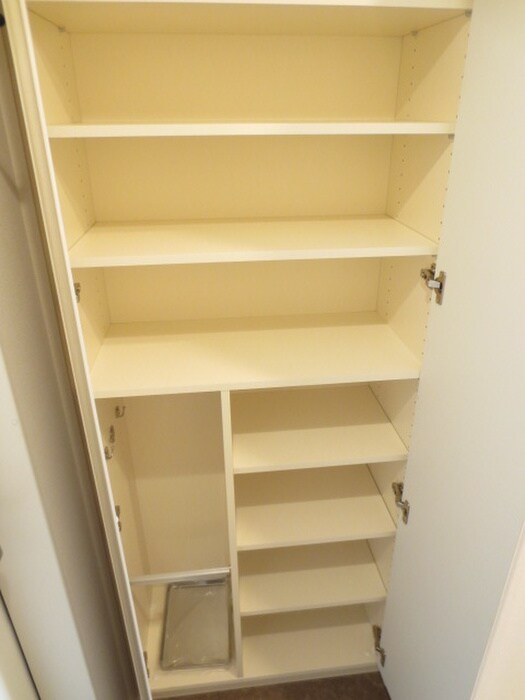 物件内観写真15　(靴箱)