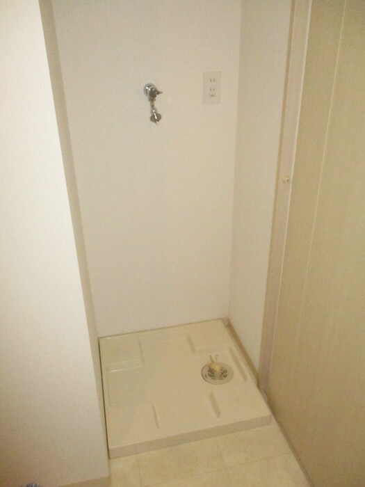 物件内観写真14　(洗濯機置場)