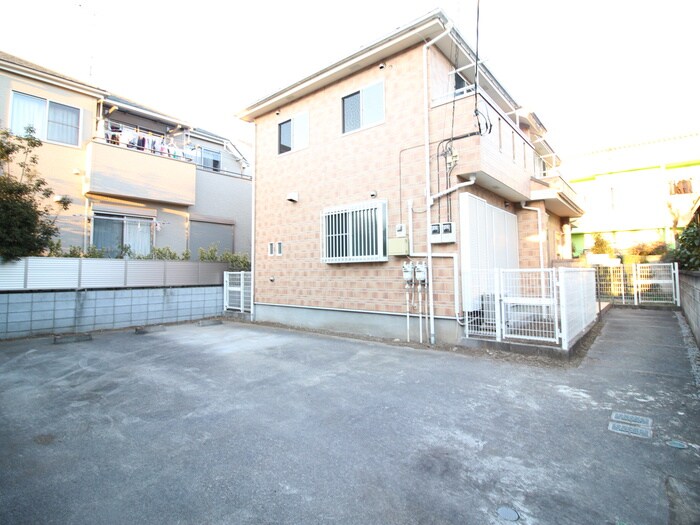 物件外観写真4　(駐車場)