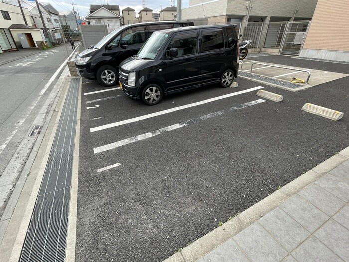 物件外観写真5　(駐車場)