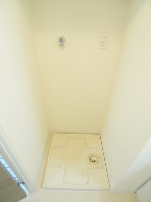 物件内観写真12　(洗濯機置場)