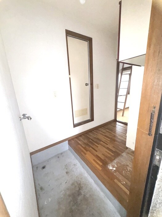物件内観写真18　(玄関)